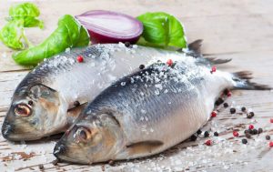 От чего зависит срок хранения соленой рыбы