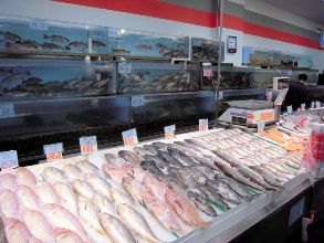 Покупка рыбы и хранение в супермаркете
