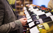 Изучение этикетки вина - важная составляющая при выборе